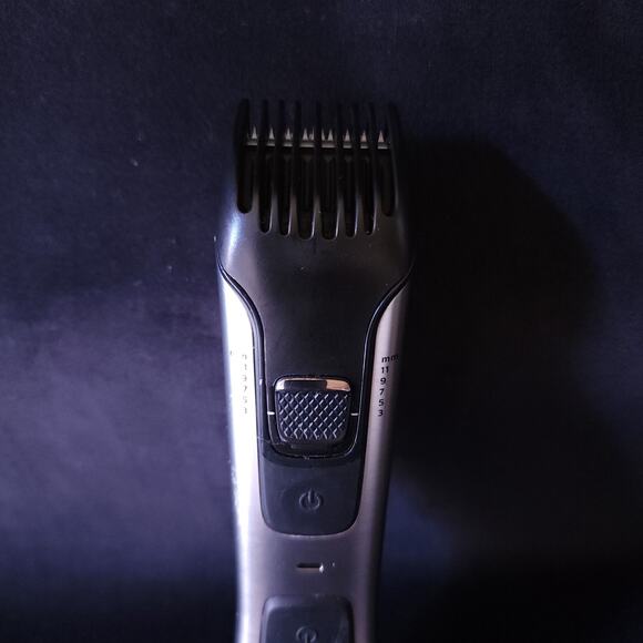 Philips Norelco Electric Cordless Body Trimmer Bodygroom Body Shaver - BG7030/49 - Picture 2 of 11